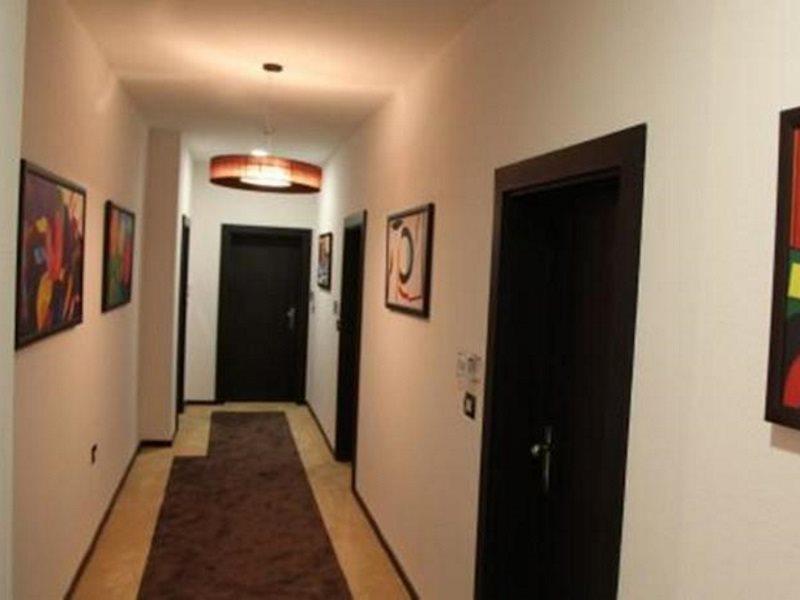 Amazona Hotel Pristina Exterior foto